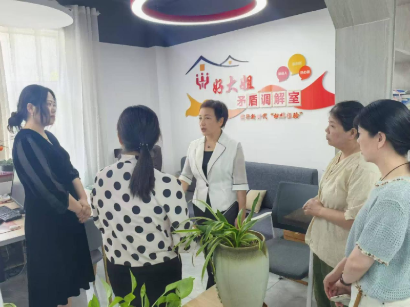 蚌埠市妇联副主席陈筱雷一行到小蚌埠镇明珠社区调研