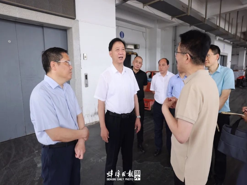 黄晓武到淮上区开展访企入村专题行动