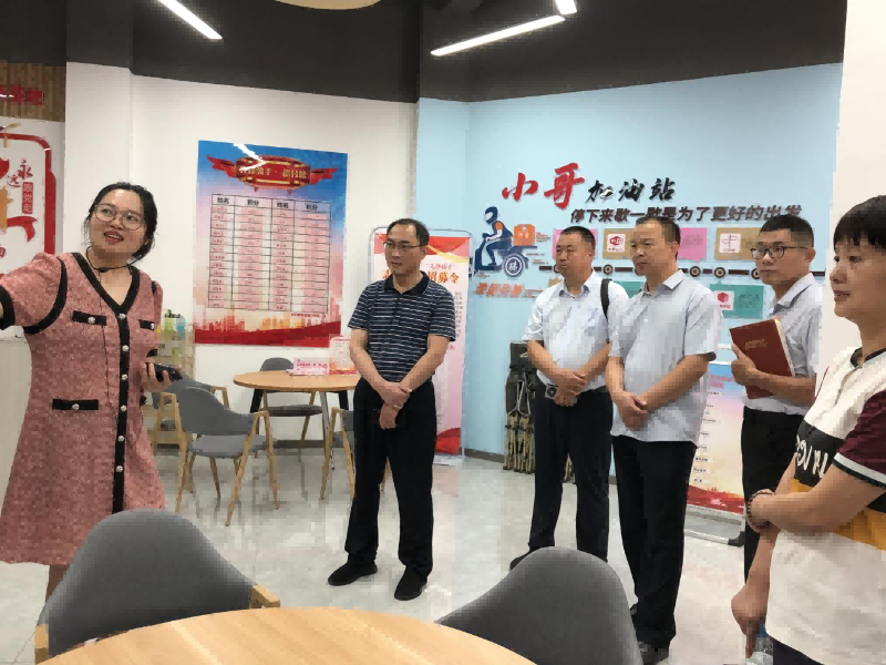 阜南县政协副主席王传力一行到淮上区淮滨街道明珠社区调研基层社会治理工作